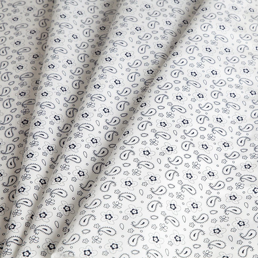 White/Navy Paisley Combed Cotton Sateen Folded White/Navy Paisley Combed Cotton Sateen Folded