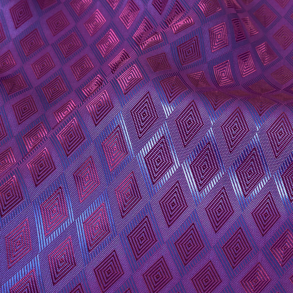 Magenta and Blue Bi-Color Diamonds Jacquard Lining - Detail Magenta and Blue Bi-Color Diamonds Jacquard Lining - Detail