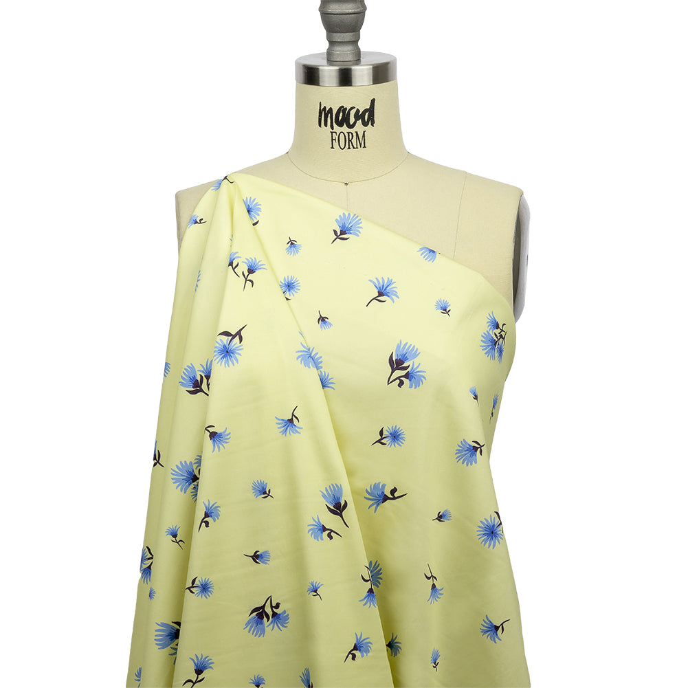 Stretch Cotton and Viscose Sateen Print - Pale Yellow and Blue Floral - Mood Exclusive Daisy Dance - Drape Stretch Cotton and Viscose Sateen Print - Pale Yellow and Blue Floral - Mood Exclusive Daisy Dance - Drape