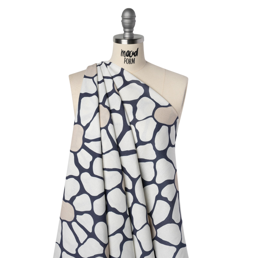Linen and Rayon Woven - Dark Blue, White and Beige Abstract Daisies - Mood Exclusive Dilly-Dally Daisies Print - Drape Linen and Rayon Woven - Dark Blue, White and Beige Abstract Daisies - Mood Exclusive Dilly-Dally Daisies Print - Drape