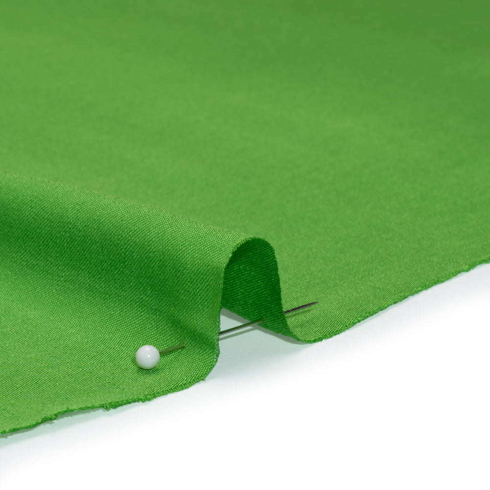 Rayon Challis - Green - Mood Exclusive Vivian Collection - Detail Rayon Challis - Green - Mood Exclusive Vivian Collection - Detail