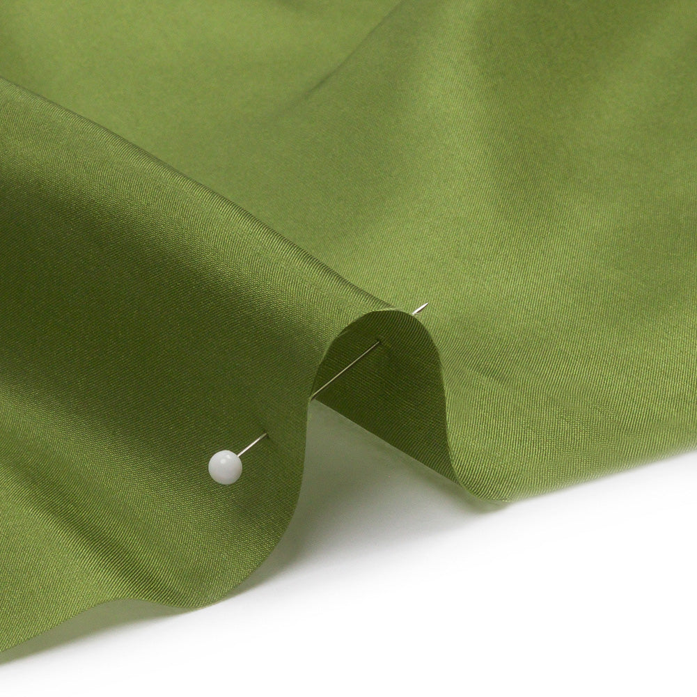 China Silk/Silk Habotai - Pesto Green - Premium Collection - Detail - Image 3 of 6 China Silk/Silk Habotai - Pesto Green - Premium Collection - Detail - Image 3 of 6