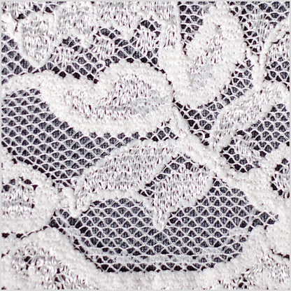2 Ivory Lace - Detail