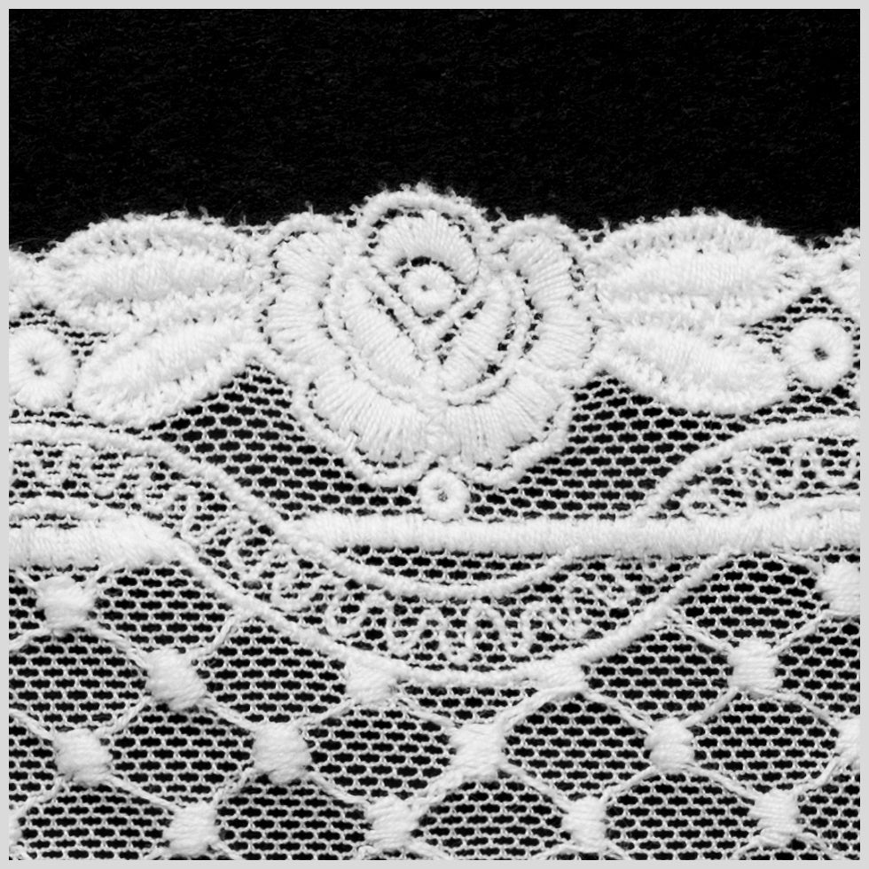 6 White Cotton Floral Lace Trim - Detail