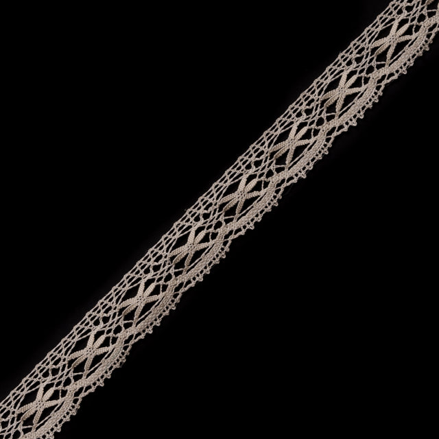 Ivory Crochet Trim with Scalloped Edges - 0.75