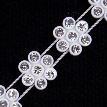 1/2 White/Crystal Plastic &amp; Glass - Detail
