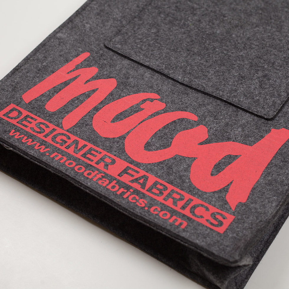 Charcoal Felt Mood Bag with Cayenne Logo - Detail