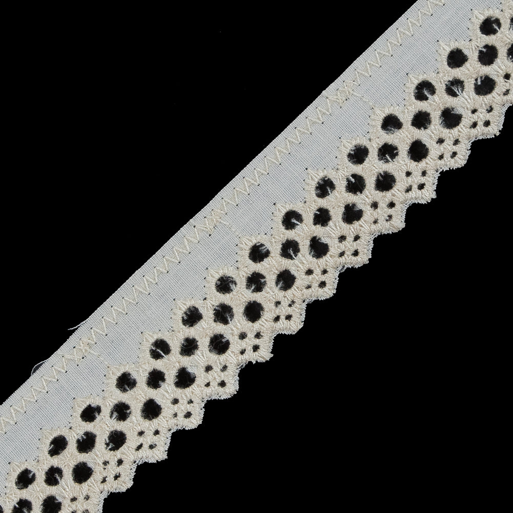 Beige Cotton Eyelet Trimming - 0.75" Detail