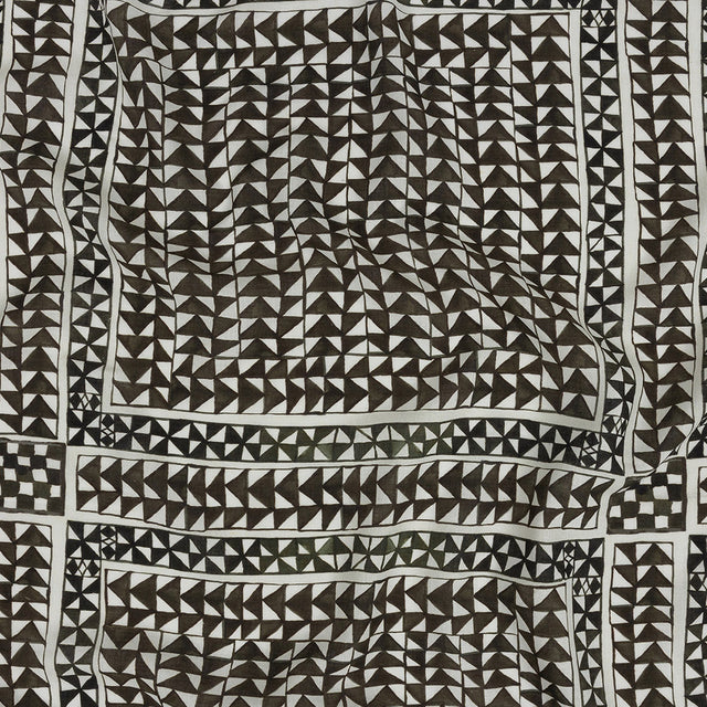 Lightweight Viscose-Linen Woven Print - Black and White Triangle Paths - Mood Exclusive Large Inverted Opposites