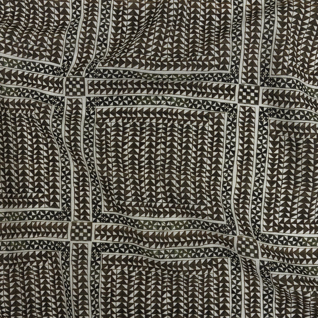 Lightweight Viscose-Linen Woven Print - Black and White Triangle Paths - Mood Exclusive Small Inverted Opposites