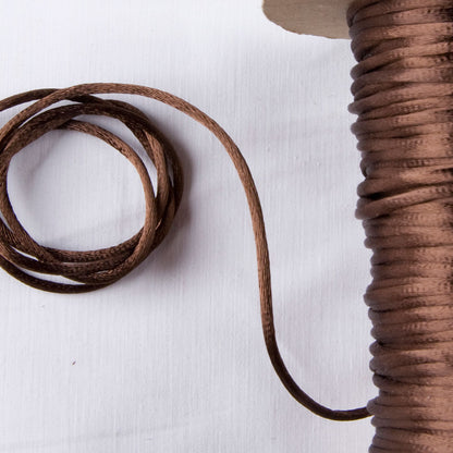 2mm Medium Brown Rattail Cord Detail
