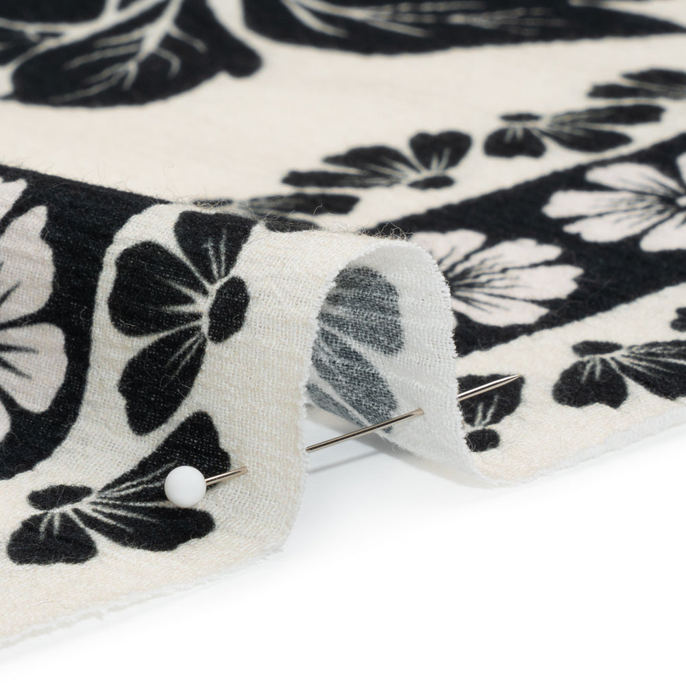 Crinkled Cotton Gauze Panel - Black and White Roses - Mood Exclusive Mounting Roses Print Detail