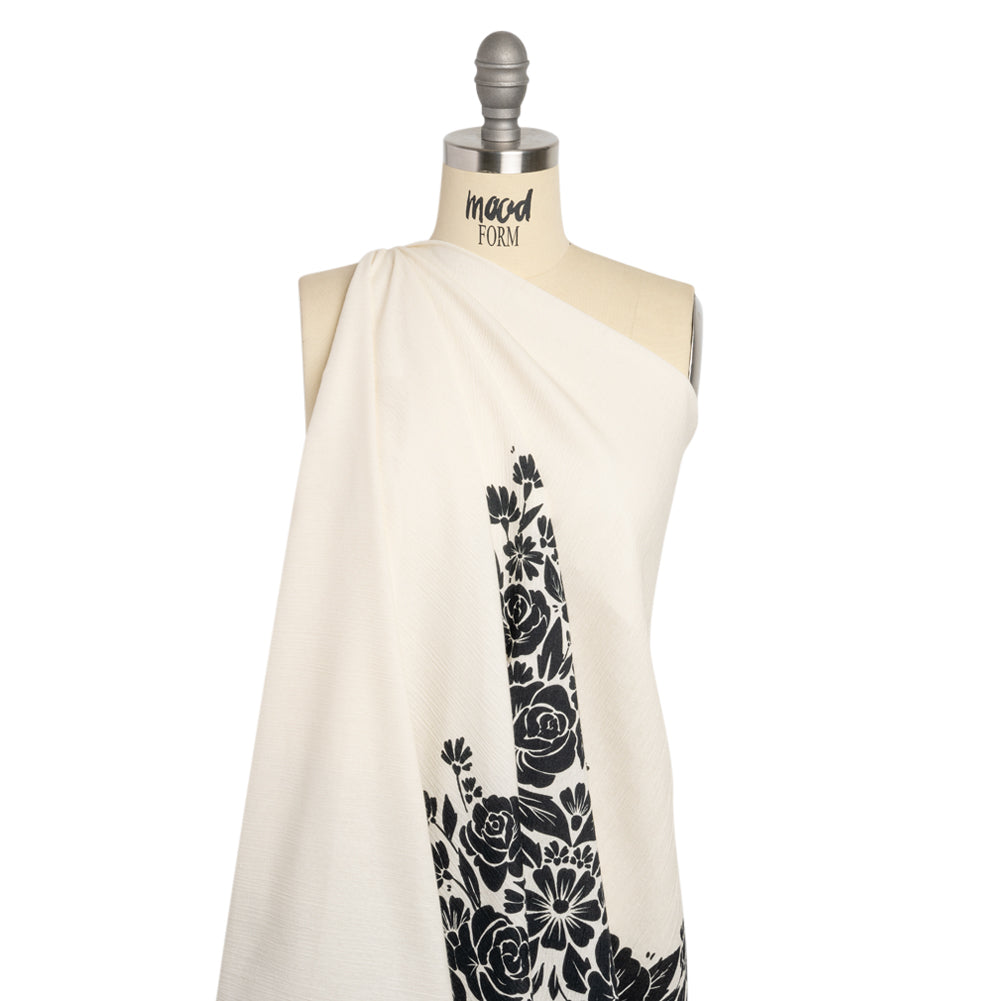 Crinkled Cotton Gauze Panel - Black and White Roses - Mood Exclusive Mounting Roses Print Drape