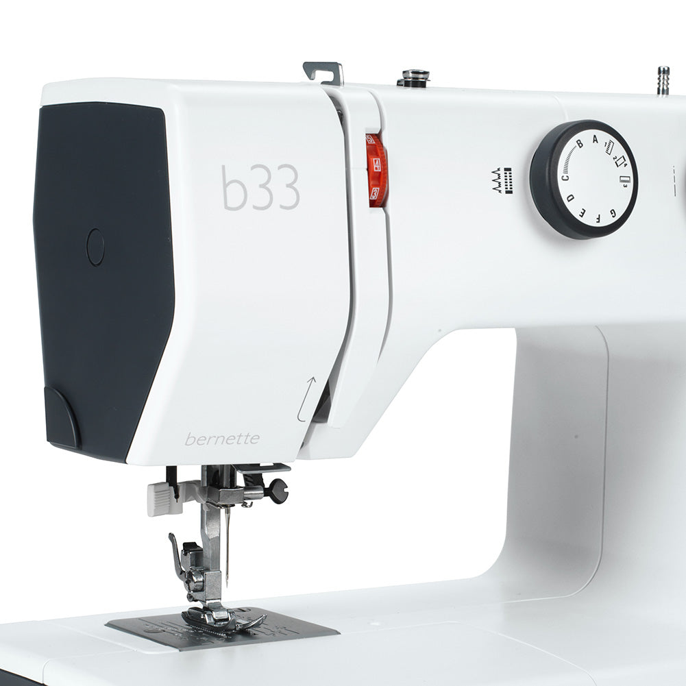 bernette 33 - Compact Mechanical Sewing Machine for Beginners with 15 Stitches - Detail